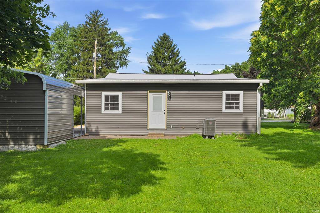 922 S Umbarger Road, Muncie, IN 47304