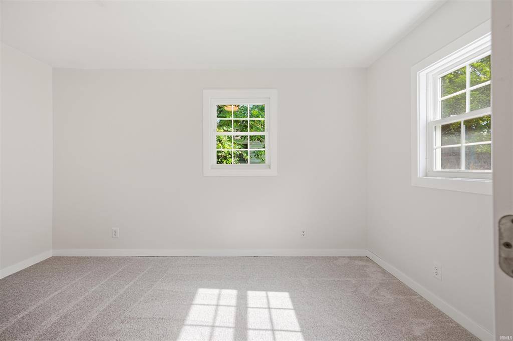 922 S Umbarger Road, Muncie, IN 47304