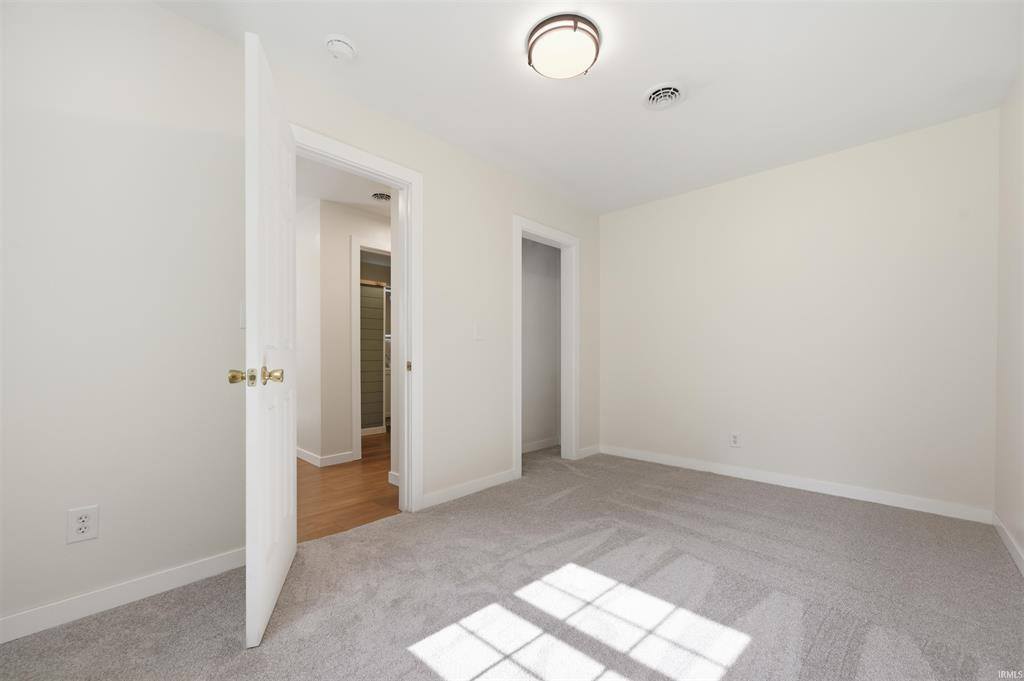 922 S Umbarger Road, Muncie, IN 47304