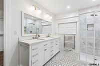 9933 Devonshire Drive, Omaha, NE 68114