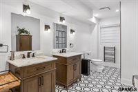 9933 Devonshire Drive, Omaha, NE 68114