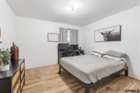 9933 Devonshire Drive, Omaha, NE 68114