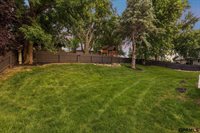 9933 Devonshire Drive, Omaha, NE 68114