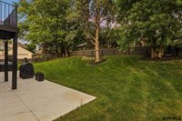 9933 Devonshire Drive, Omaha, NE 68114