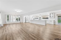 9933 Devonshire Drive, Omaha, NE 68114
