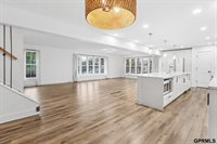 9933 Devonshire Drive, Omaha, NE 68114