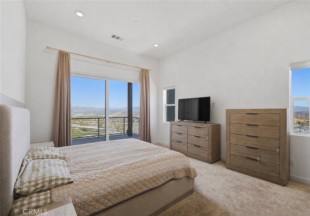 26729 Blue Hills Lp, Valencia, CA 91381