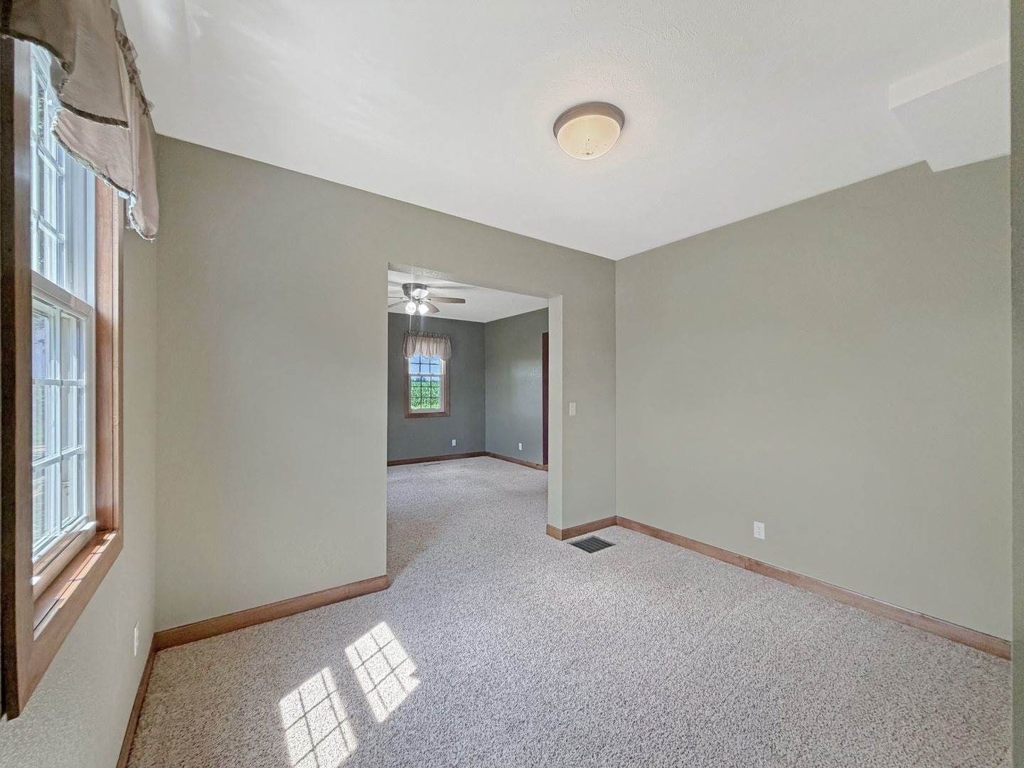 312 East Buckeye Road, Dakota, IL 61018