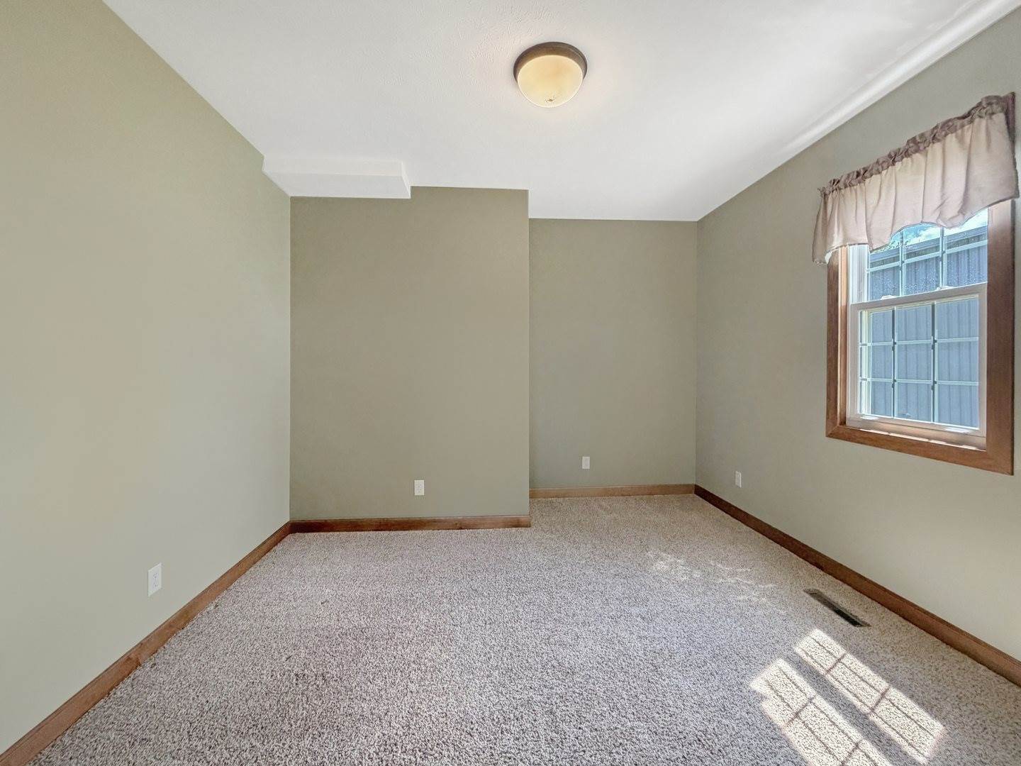 312 East Buckeye Road, Dakota, IL 61018
