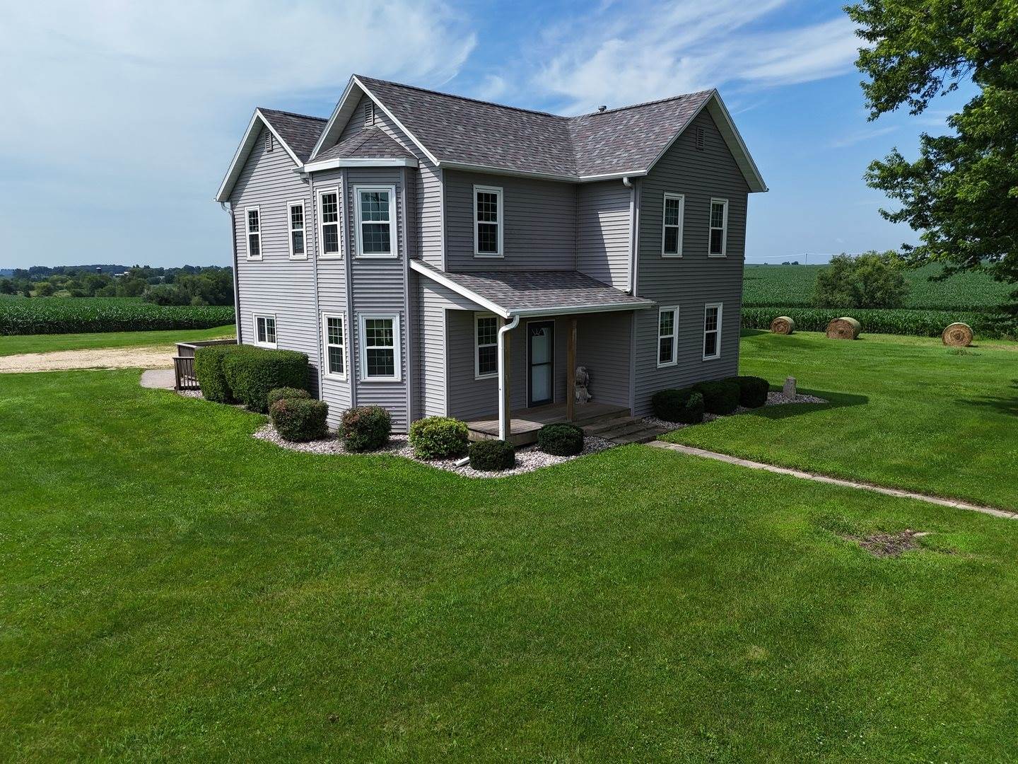 312 East Buckeye Road, Dakota, IL 61018