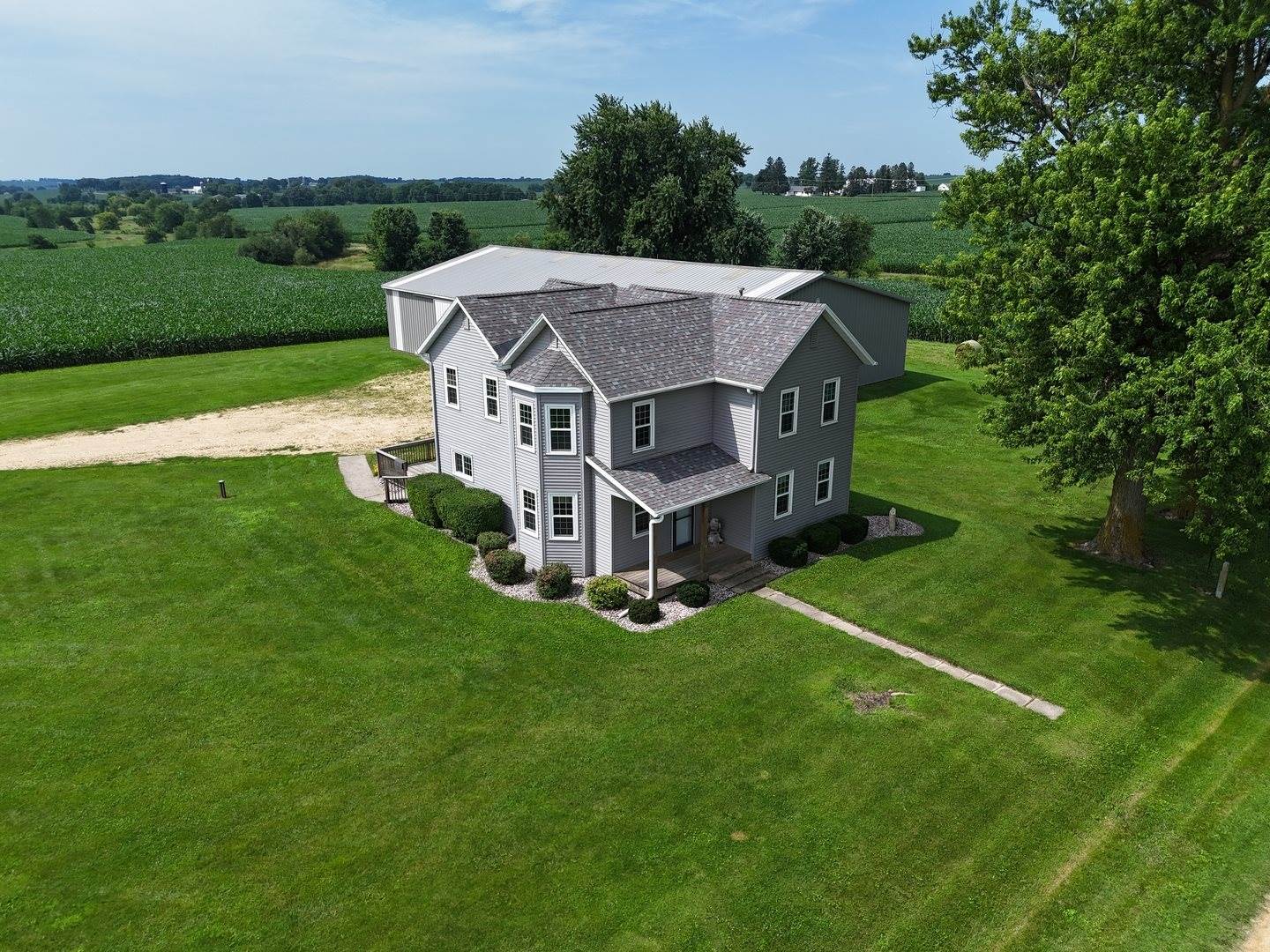 312 East Buckeye Road, Dakota, IL 61018