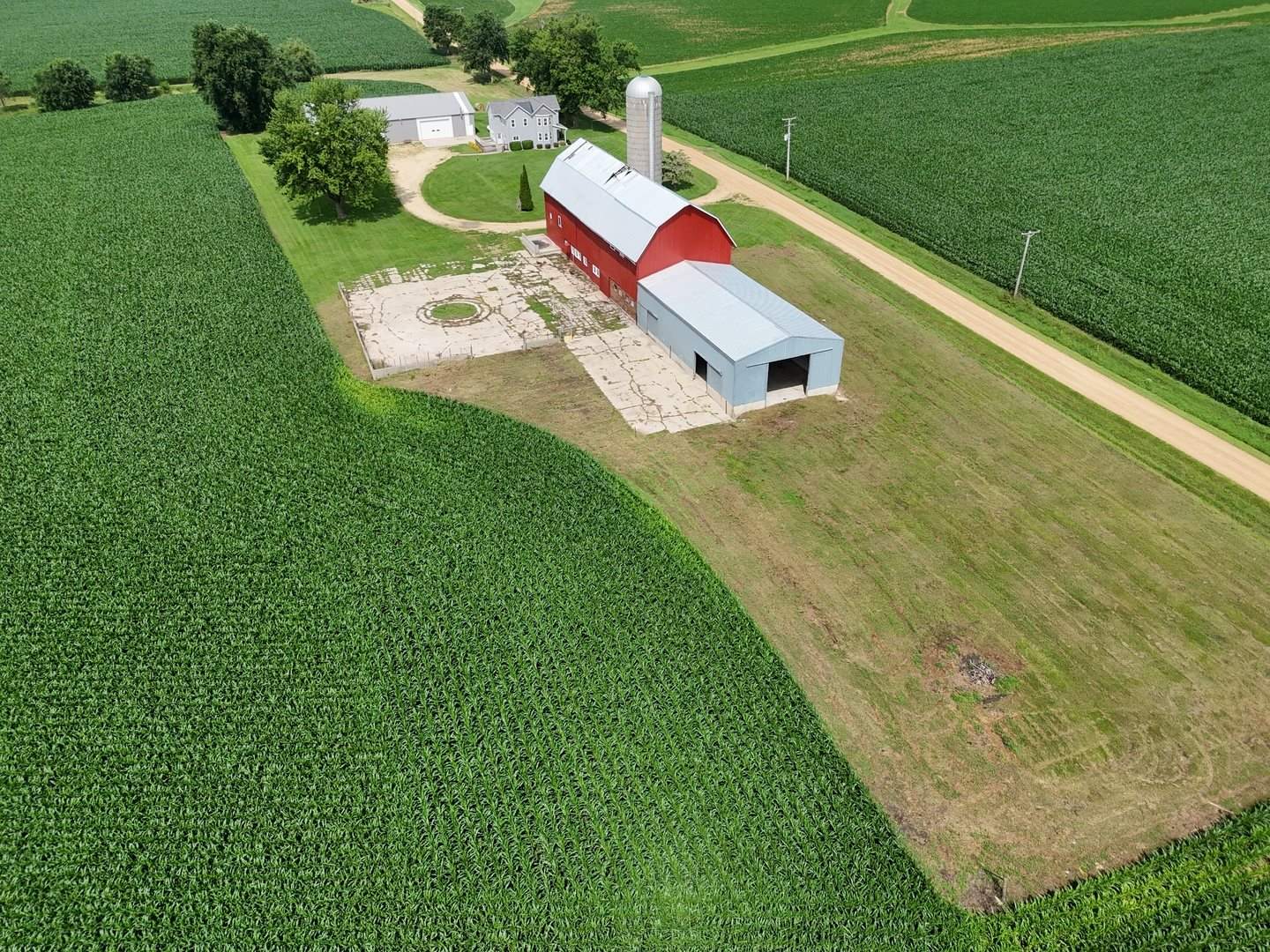 312 East Buckeye Road, Dakota, IL 61018