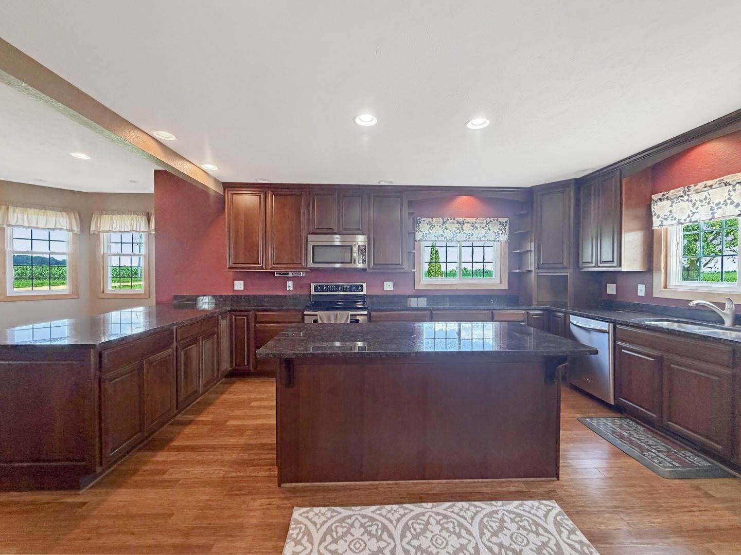 312 East Buckeye Road, Dakota, IL 61018
