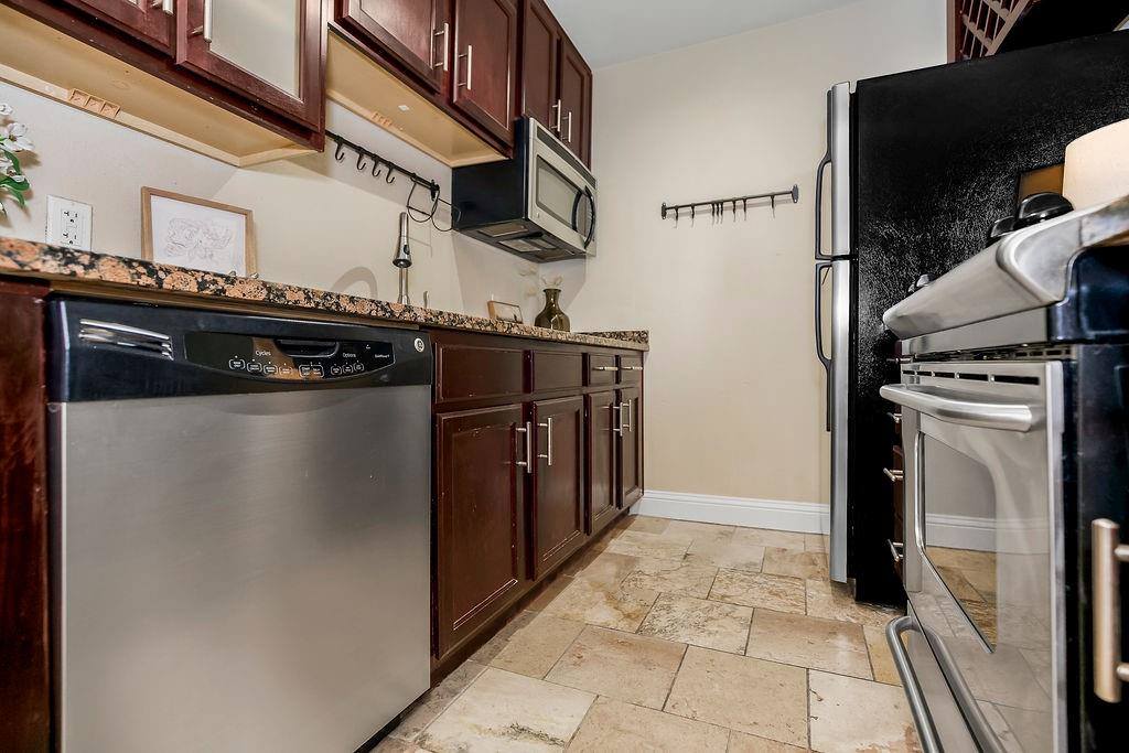 700 East 8th Street, Kansas City, MO 64106