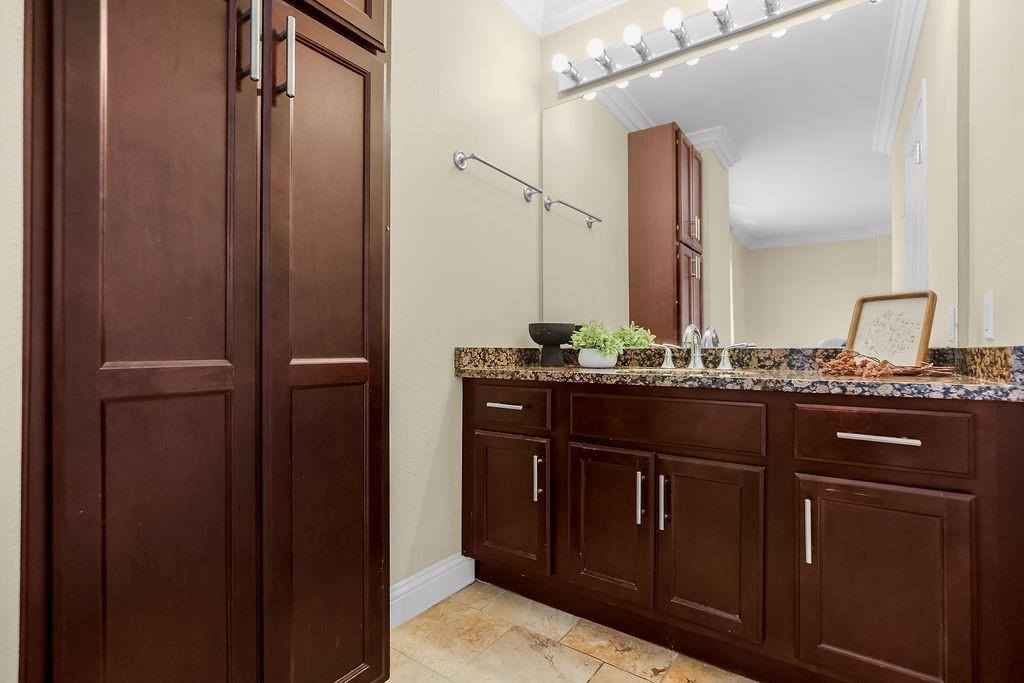 700 East 8th Street, Kansas City, MO 64106