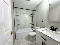 1 Jacqueline Drive, Muscatine, IA 52761
