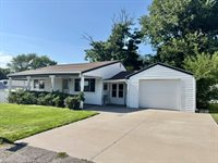 1 Jacqueline Drive, Muscatine, IA 52761