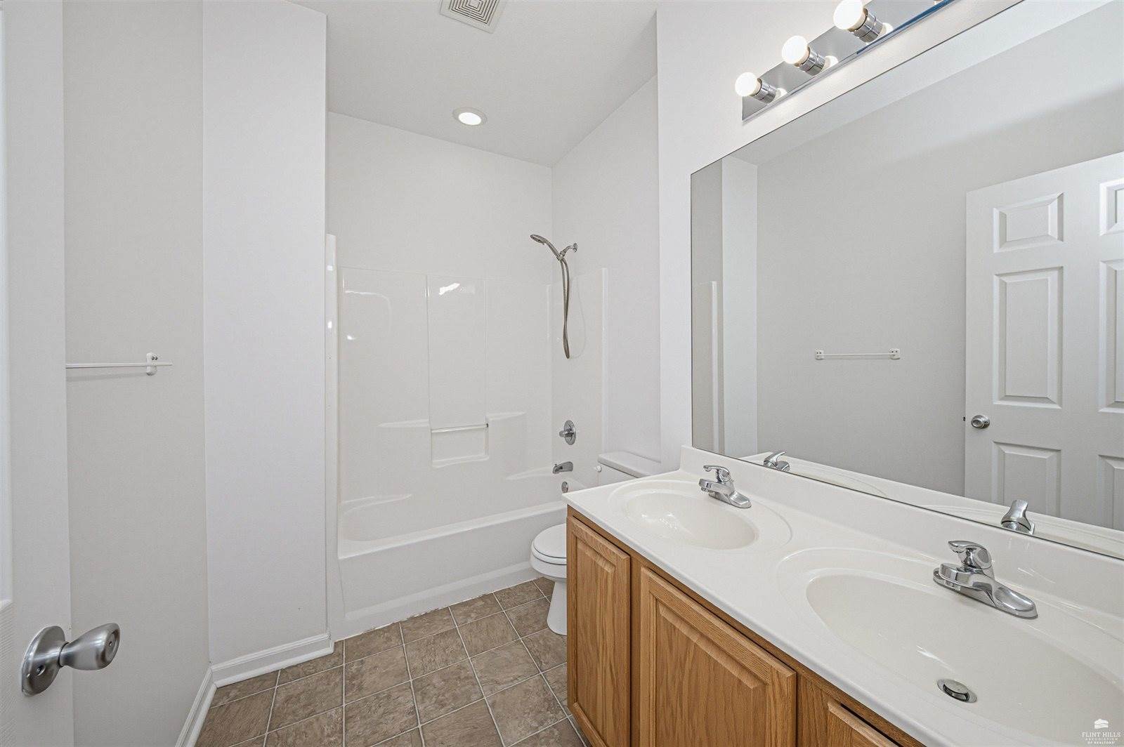137 East 7th Street, Junction City, KS 66441