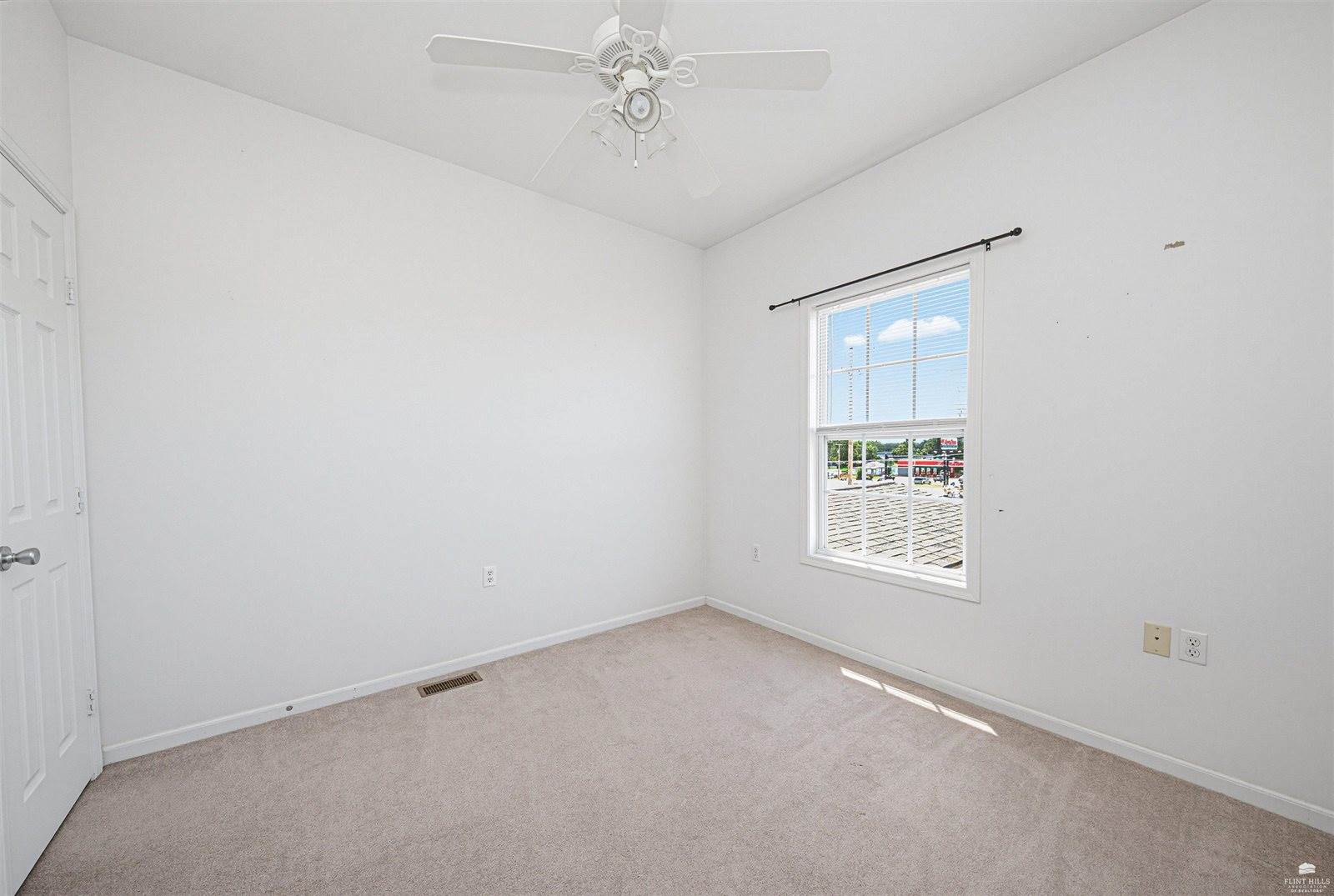 137 East 7th Street, Junction City, KS 66441