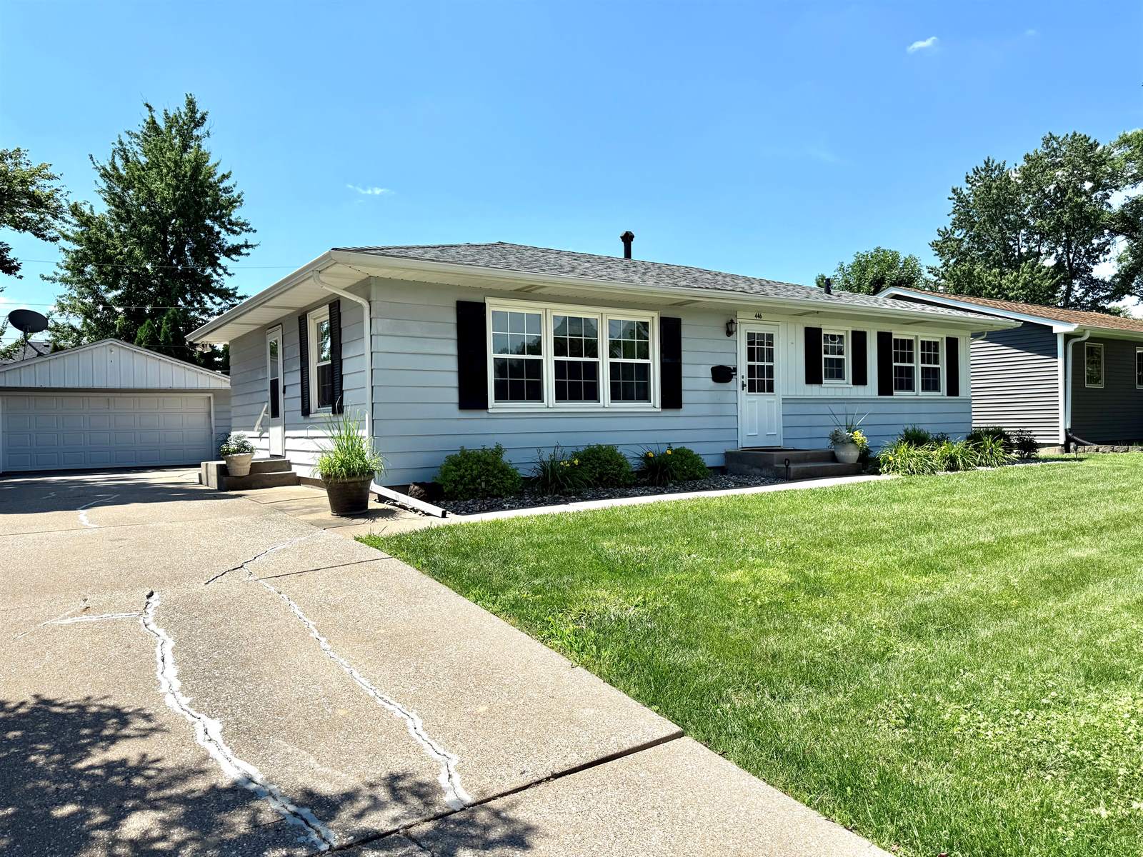 446 34th Ave, East Moline, IL 61244
