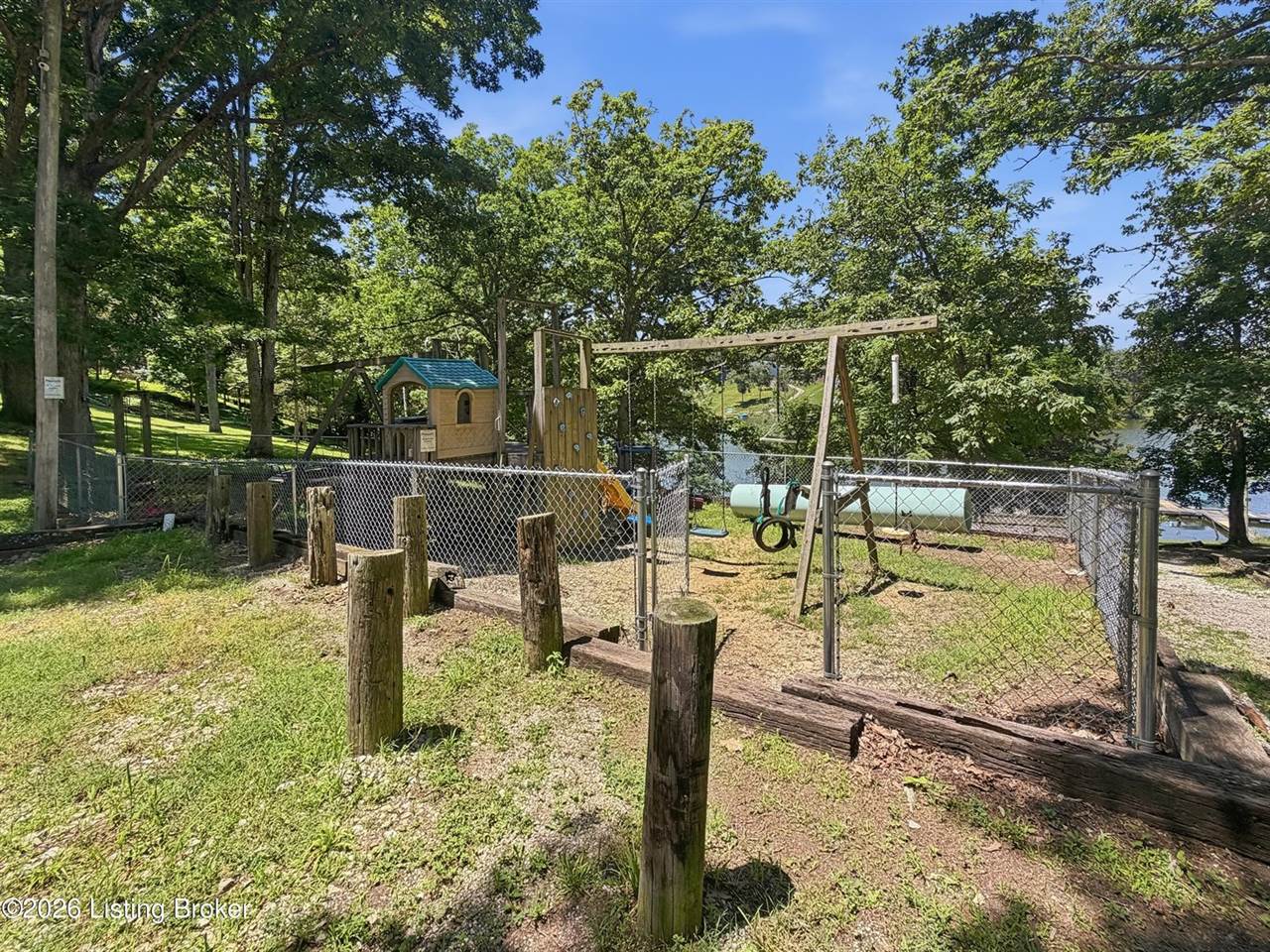 17 Bittersweet Pl, Brandenburg, KY 40108