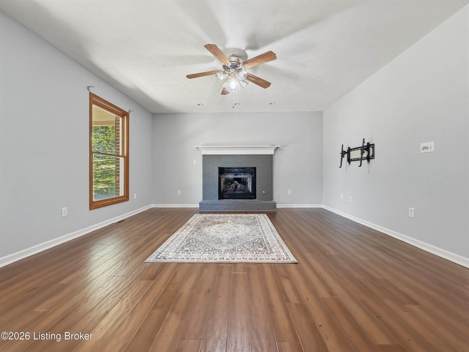 17 Bittersweet Pl, Brandenburg, KY 40108