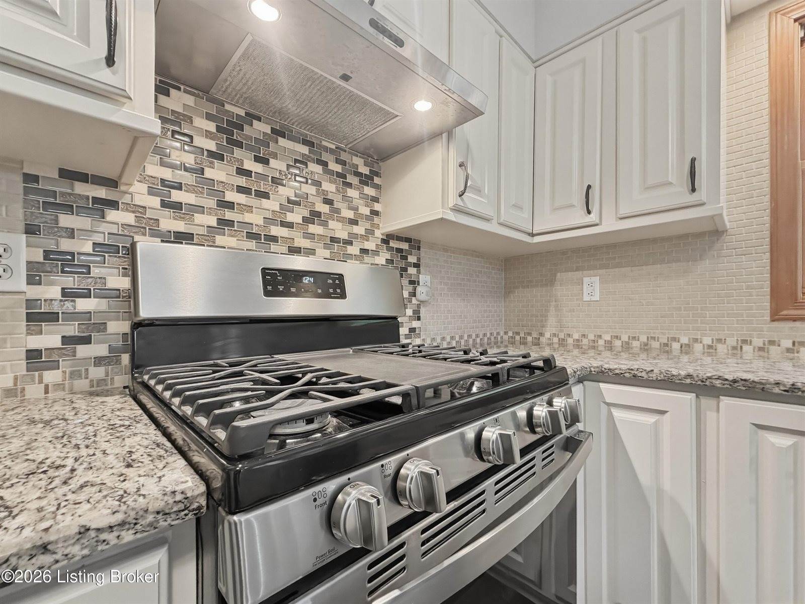 17 Bittersweet Pl, Brandenburg, KY 40108