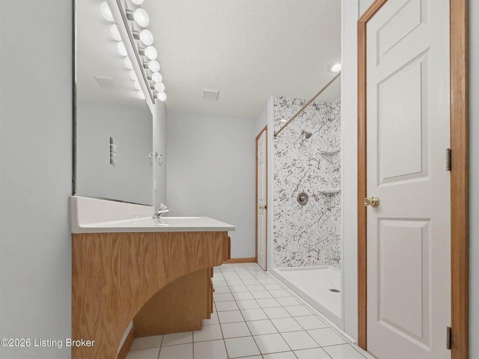17 Bittersweet Pl, Brandenburg, KY 40108