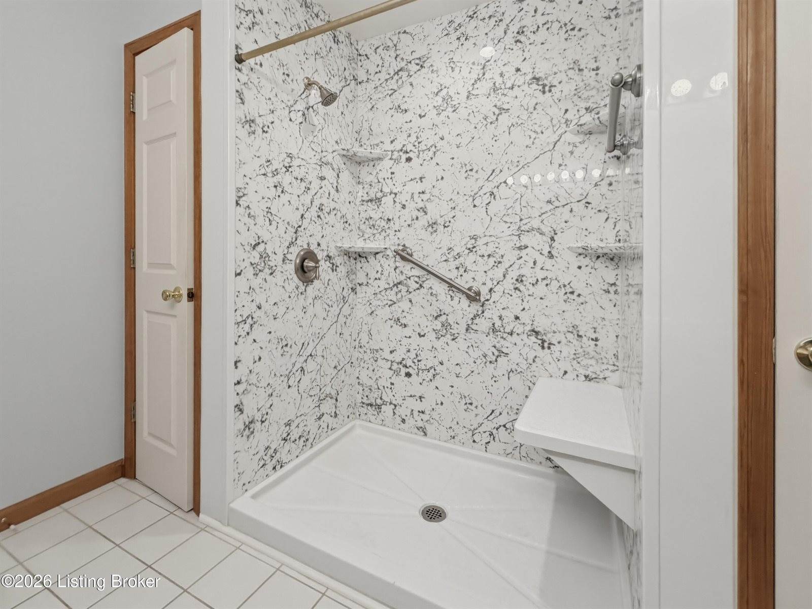 17 Bittersweet Pl, Brandenburg, KY 40108