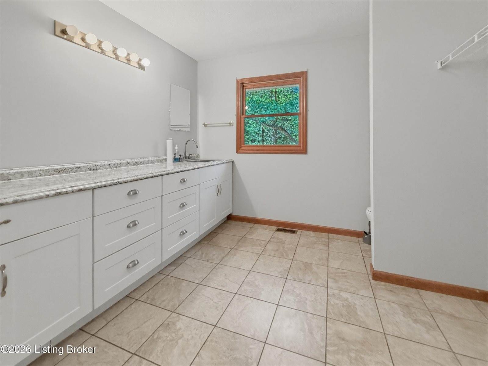 17 Bittersweet Pl, Brandenburg, KY 40108