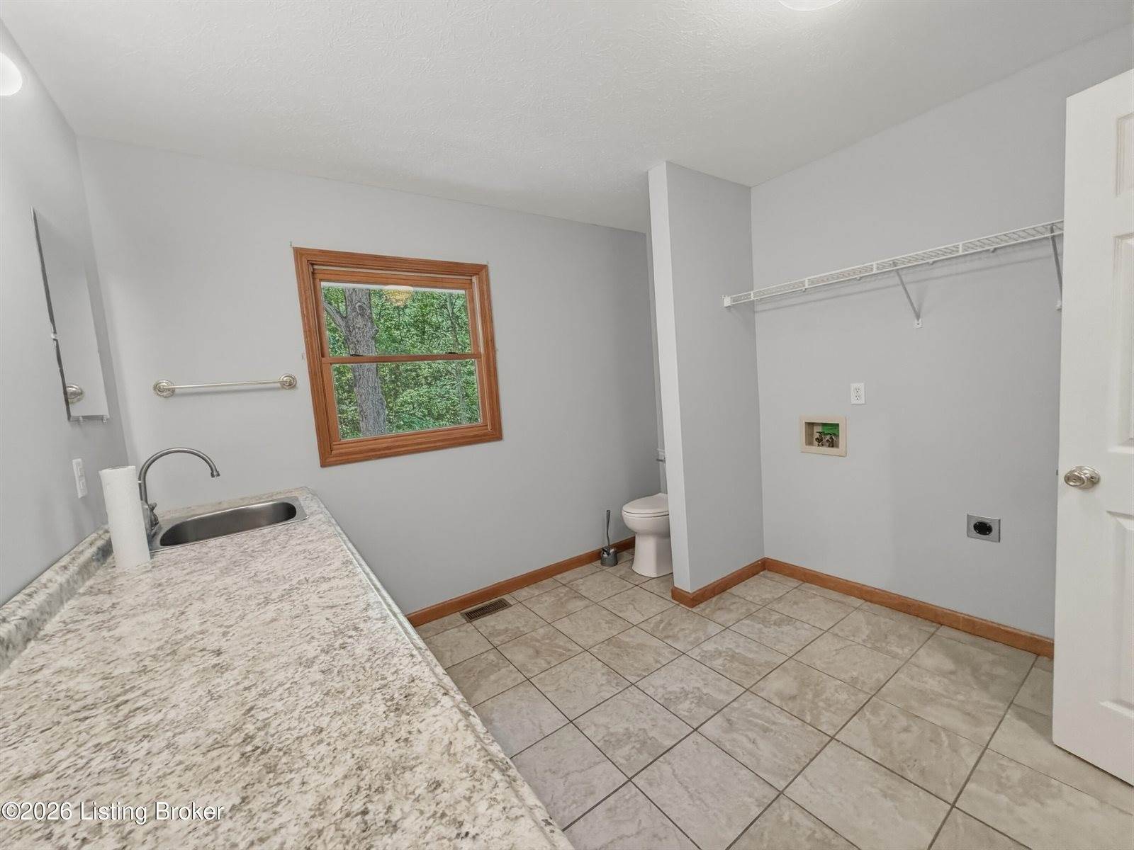 17 Bittersweet Pl, Brandenburg, KY 40108
