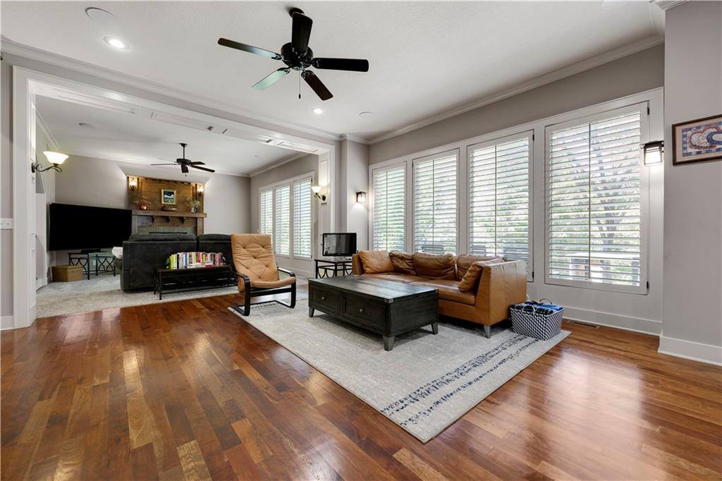 25312 West 96th Terrace, Lenexa, KS 66227