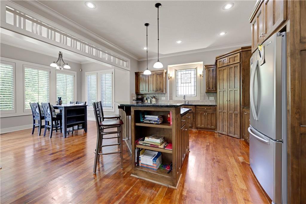 25312 West 96th Terrace, Lenexa, KS 66227
