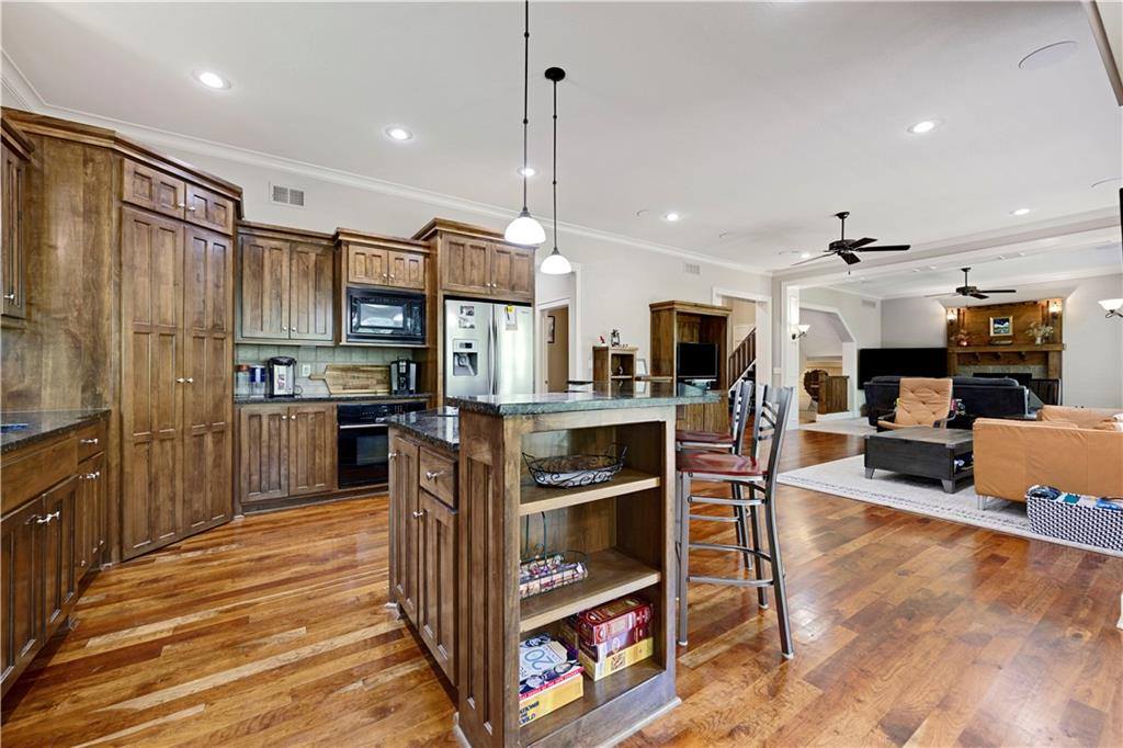 25312 West 96th Terrace, Lenexa, KS 66227