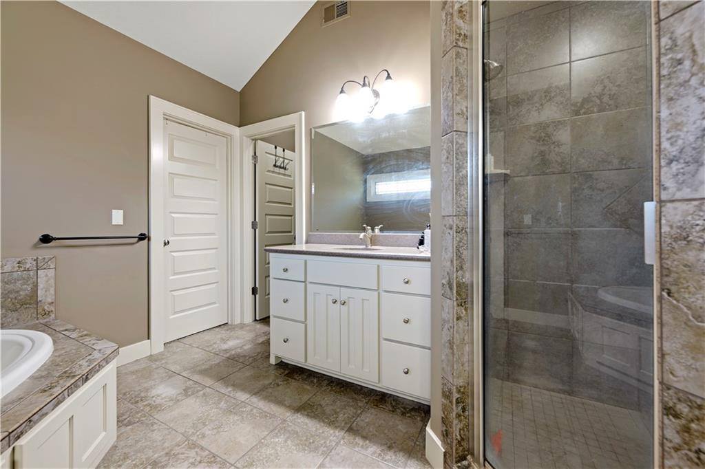 25312 West 96th Terrace, Lenexa, KS 66227