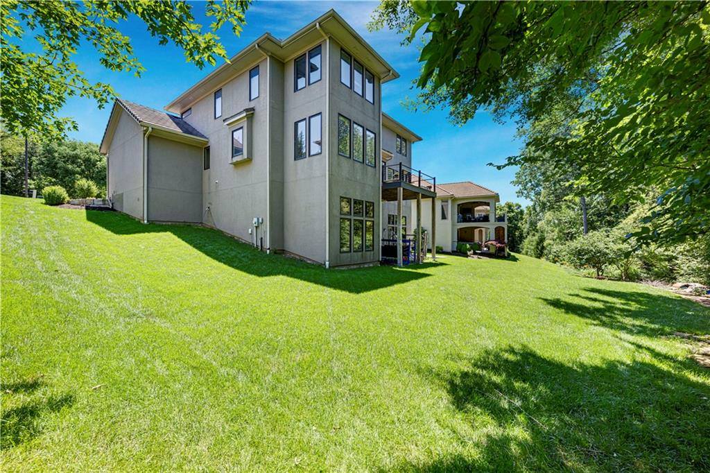 25312 West 96th Terrace, Lenexa, KS 66227