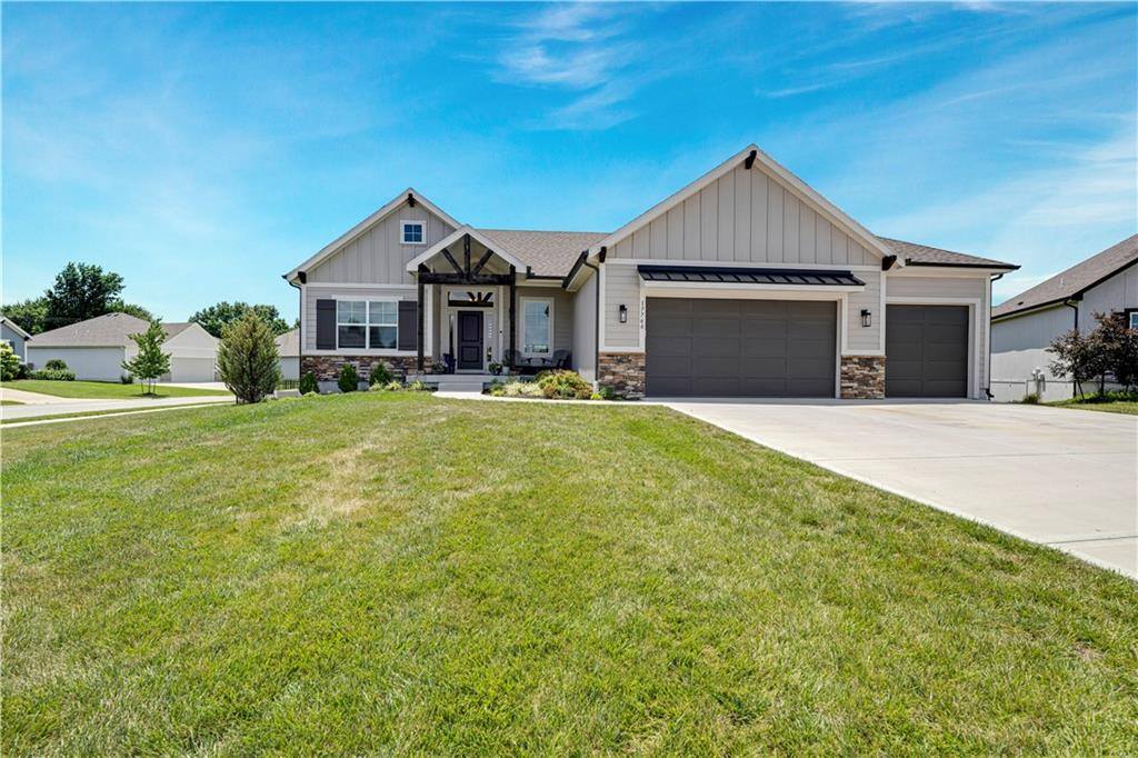 17766 South Myrna Drive, Olathe, KS 66062