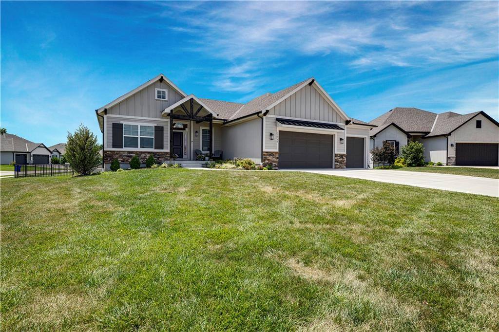 17766 South Myrna Drive, Olathe, KS 66062