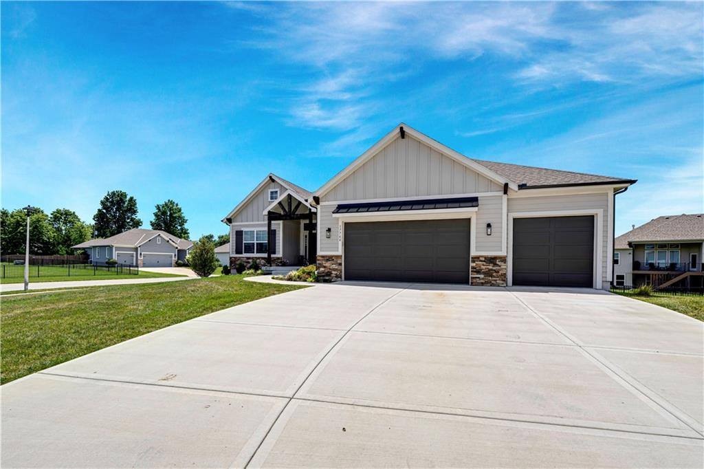 17766 South Myrna Drive, Olathe, KS 66062