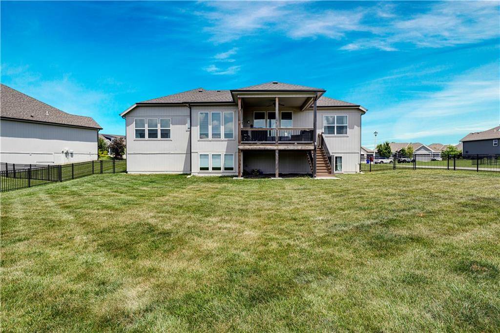 17766 South Myrna Drive, Olathe, KS 66062