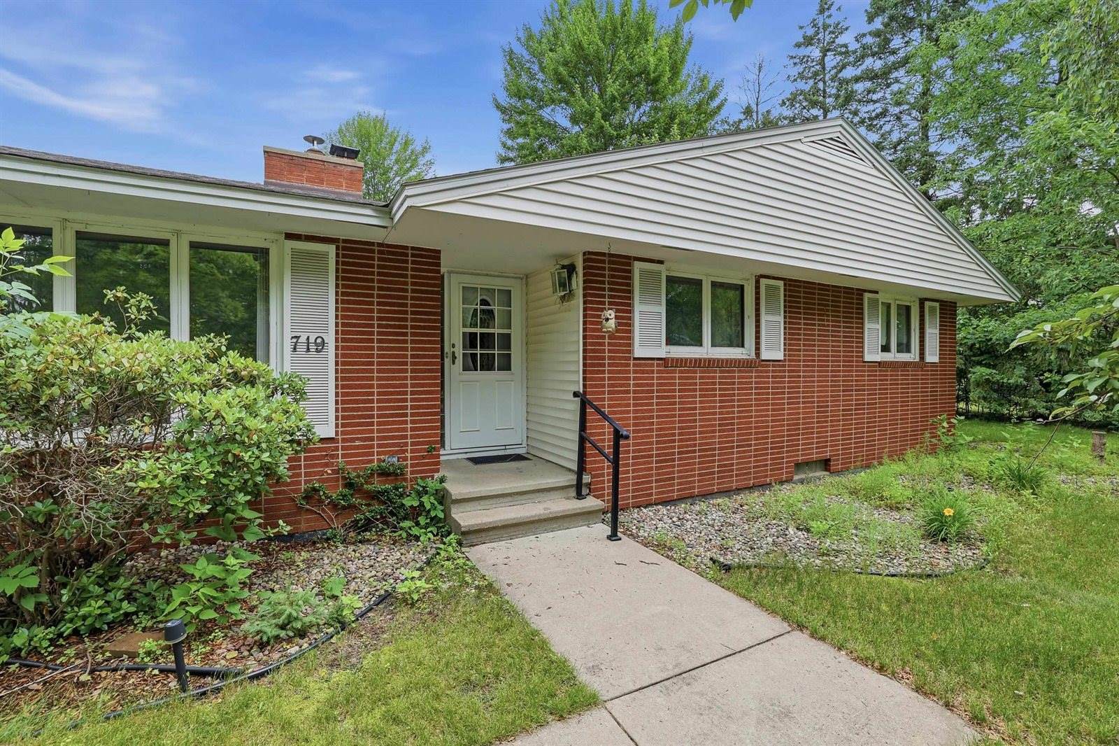 719 Sunset Avenue, Stevens Point, WI 54481