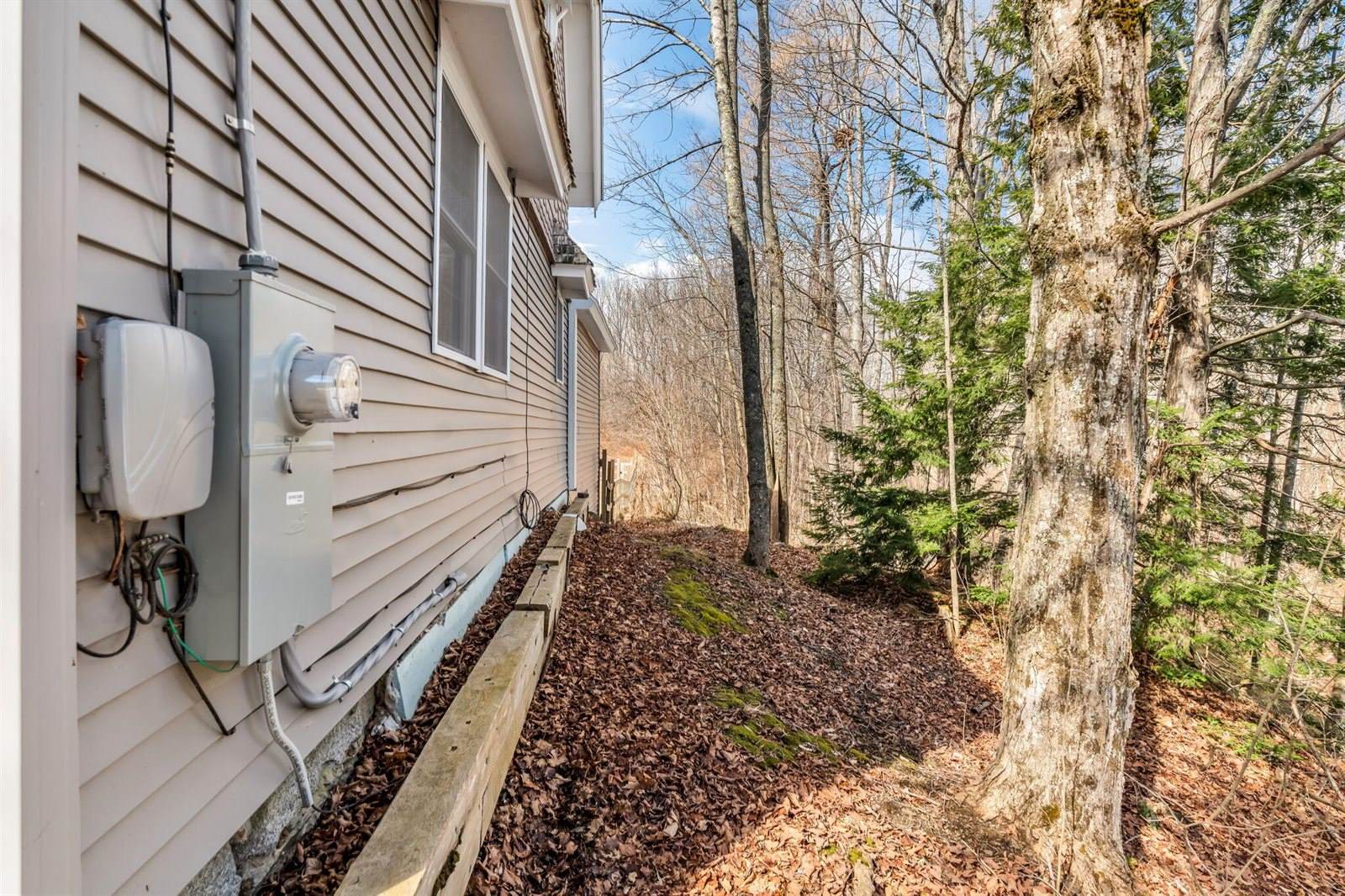 60 Main Road South, Hampden, ME 04444