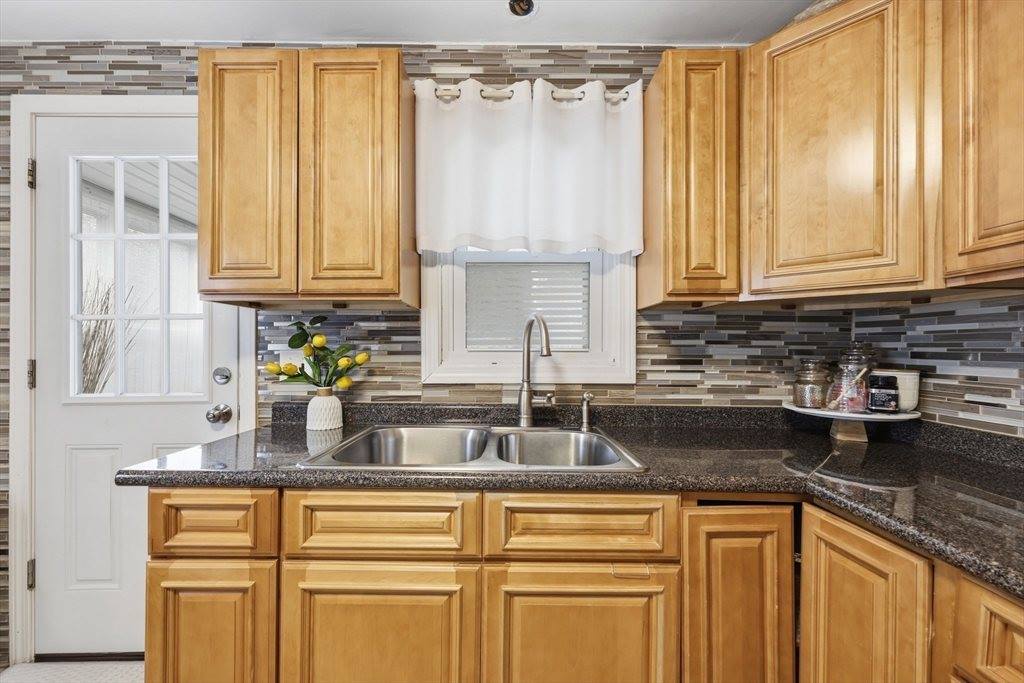 63 Fordham St, Springfield, MA 01104