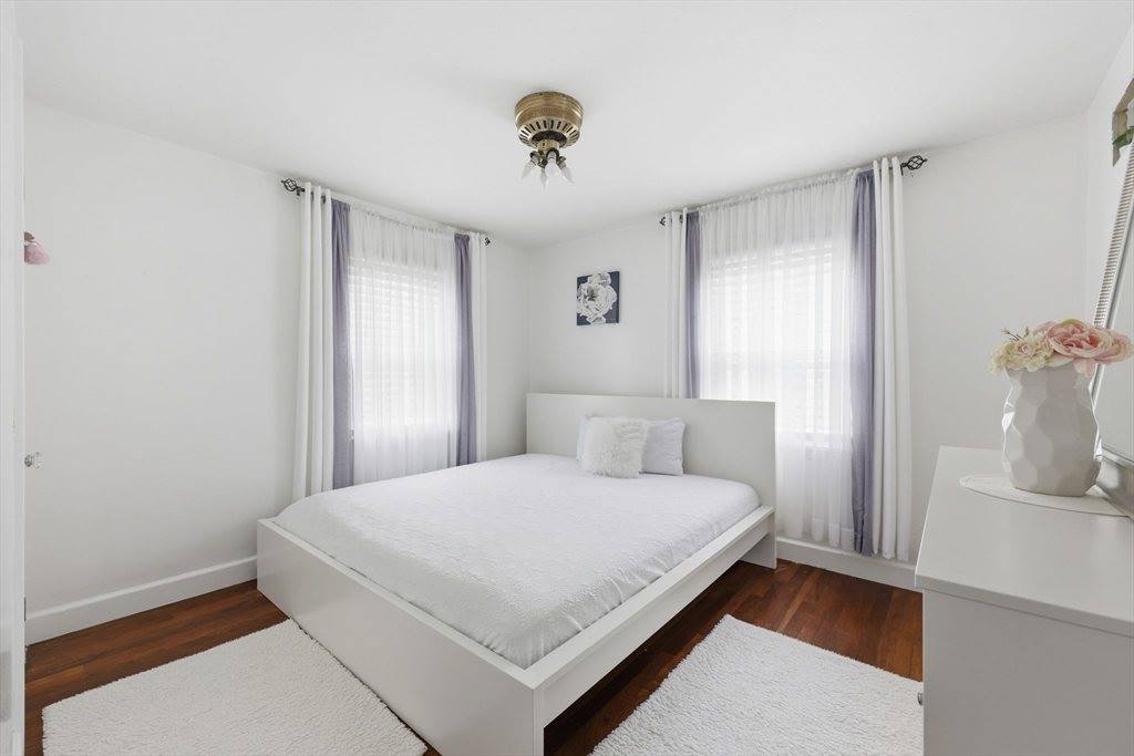 63 Fordham St, Springfield, MA 01104