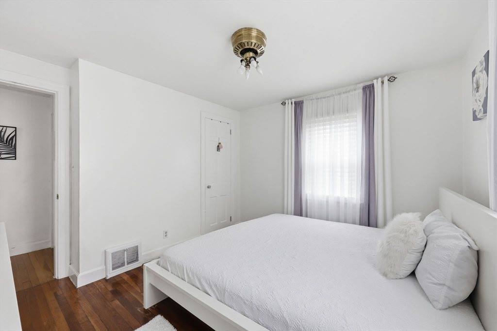 63 Fordham St, Springfield, MA 01104