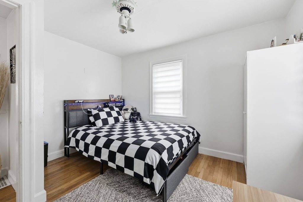 63 Fordham St, Springfield, MA 01104
