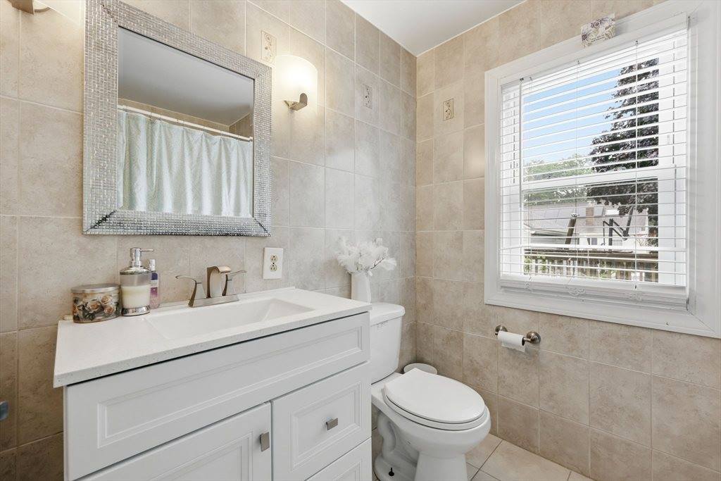 63 Fordham St, Springfield, MA 01104