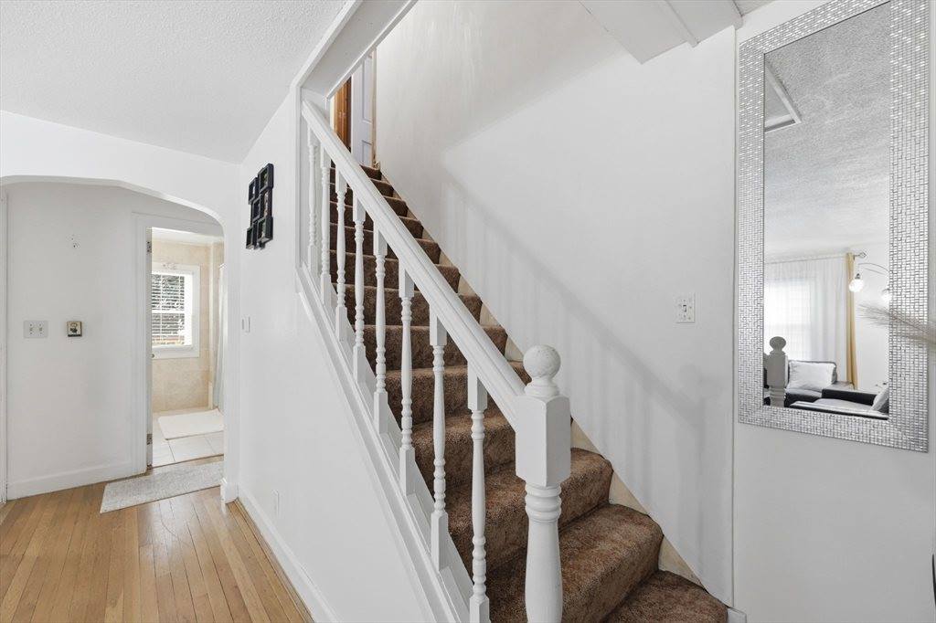 63 Fordham St, Springfield, MA 01104