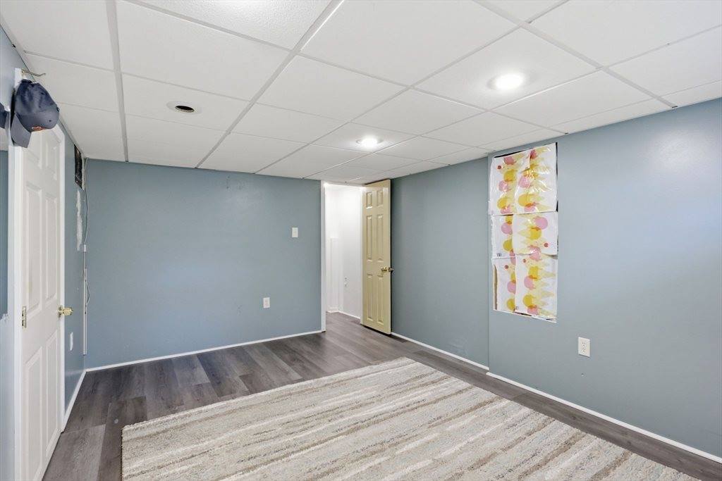 63 Fordham St, Springfield, MA 01104