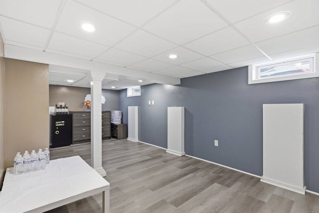63 Fordham St, Springfield, MA 01104